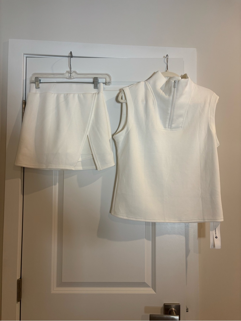 Amazon Women White Sleeveless Zip Mock Neck Top & Skort Set